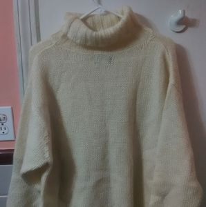 Espirit mohair off-white pullover sweater